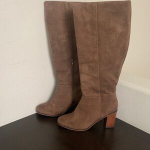 Tan SuedeTall 1/2 Zip Heeled Boots.